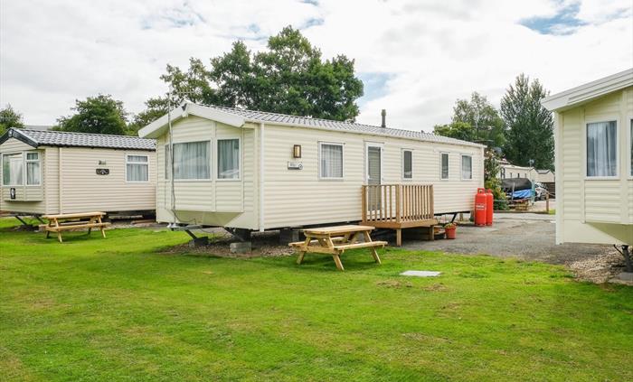 Lakeside Caravan Park - hire caravans
